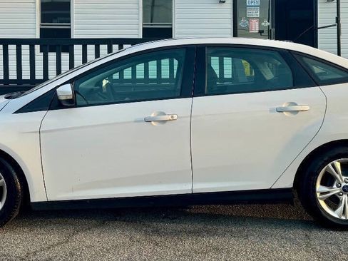 Used 2014 Ford Focus SE image 2
