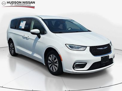 Used 2023 Chrysler Pacifica Touring-L