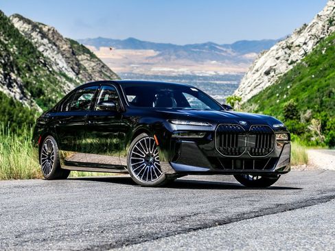 New 2025 BMW 760i xDrive w/ Executive Package image 8
