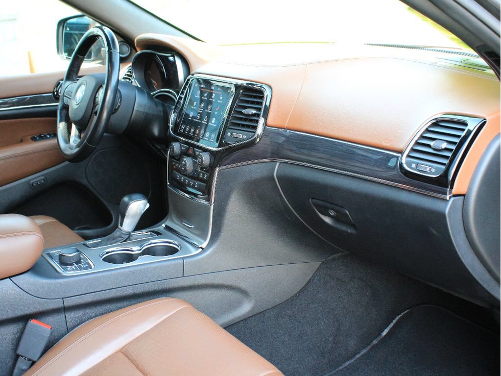 Used 2021 Jeep Grand Cherokee Overland AWD/4WD image 23