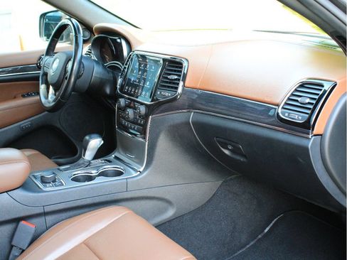 Used 2021 Jeep Grand Cherokee Overland AWD/4WD image 23