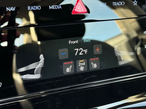 Used 2025 Genesis G80 2.5T image 33