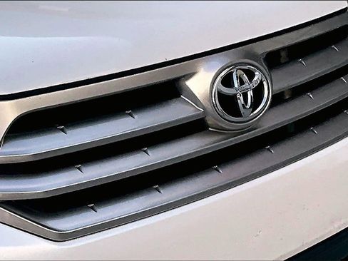 Used 2012 Toyota Highlander Limited image 30