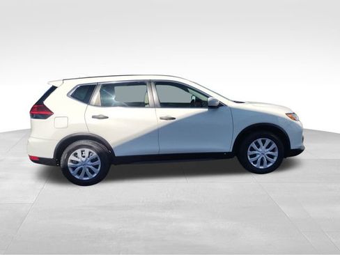 Used 2017 Nissan Rogue S image 7