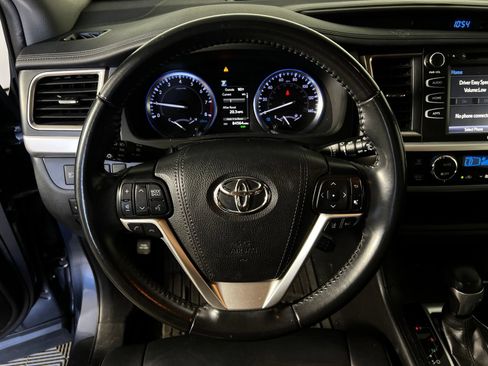 Used 2019 Toyota Highlander XLE AWD/4WD image 9