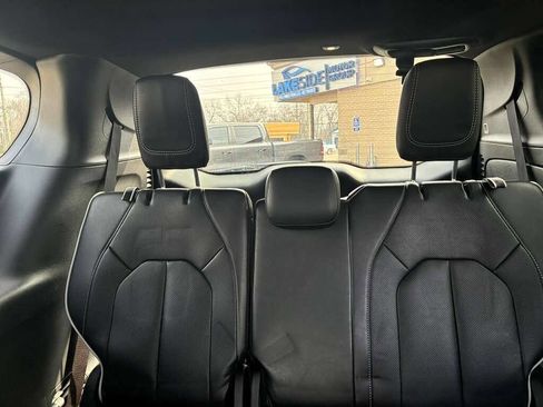 Used 2026 Chrysler Pacifica Limited w/ S Appearance Package image 13