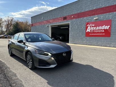 Used 2024 Nissan Altima 2.5 SV
