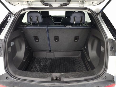 Used 2022 Chevrolet Bolt EUV Premier w/ Sun & Sound Package image 9