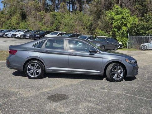 Used 2024 Volkswagen Jetta SE FWD image 5