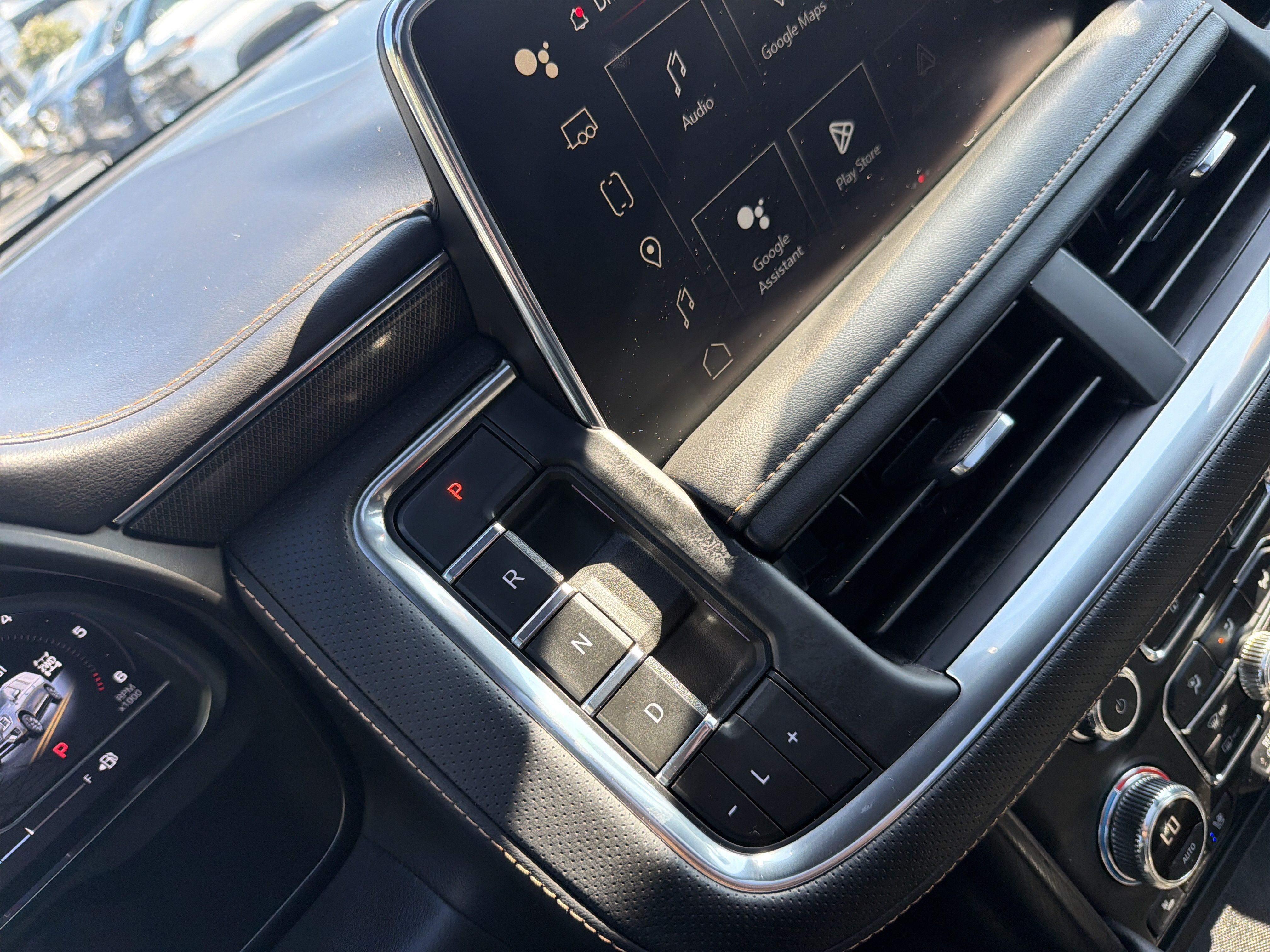 Used 2024 GMC Yukon AT4 AWD/4WD image 26