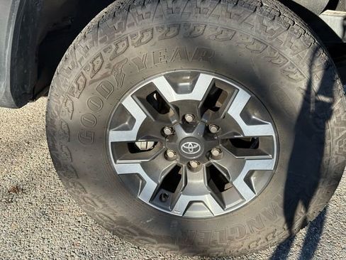 Used 2023 Toyota Tacoma TRD Off-Road image 15
