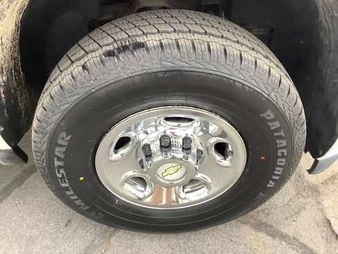 Used 2012 Chevrolet Suburban 2500 w/ Skid Plate Package AWD/4WD image 27