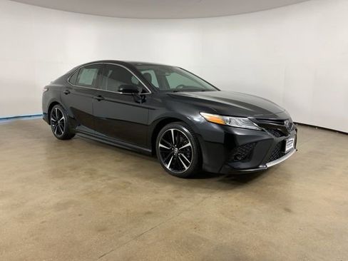 Used 2020 Toyota Camry XSE FWD image 5
