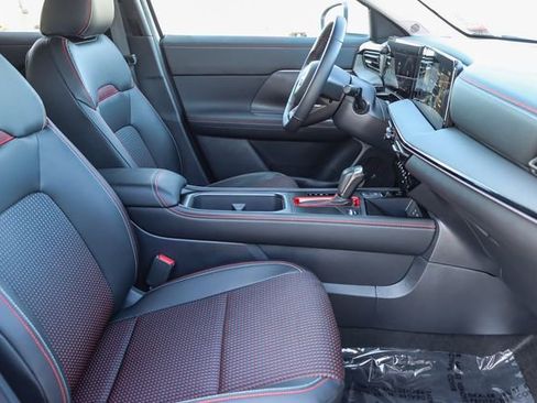 Used 2025 Nissan Kicks SR image 18