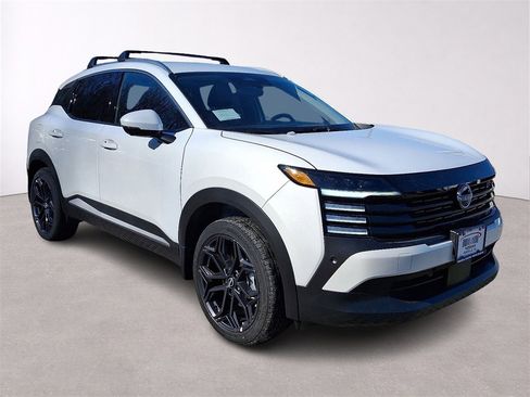 New 2025 Nissan Kicks SR image 1