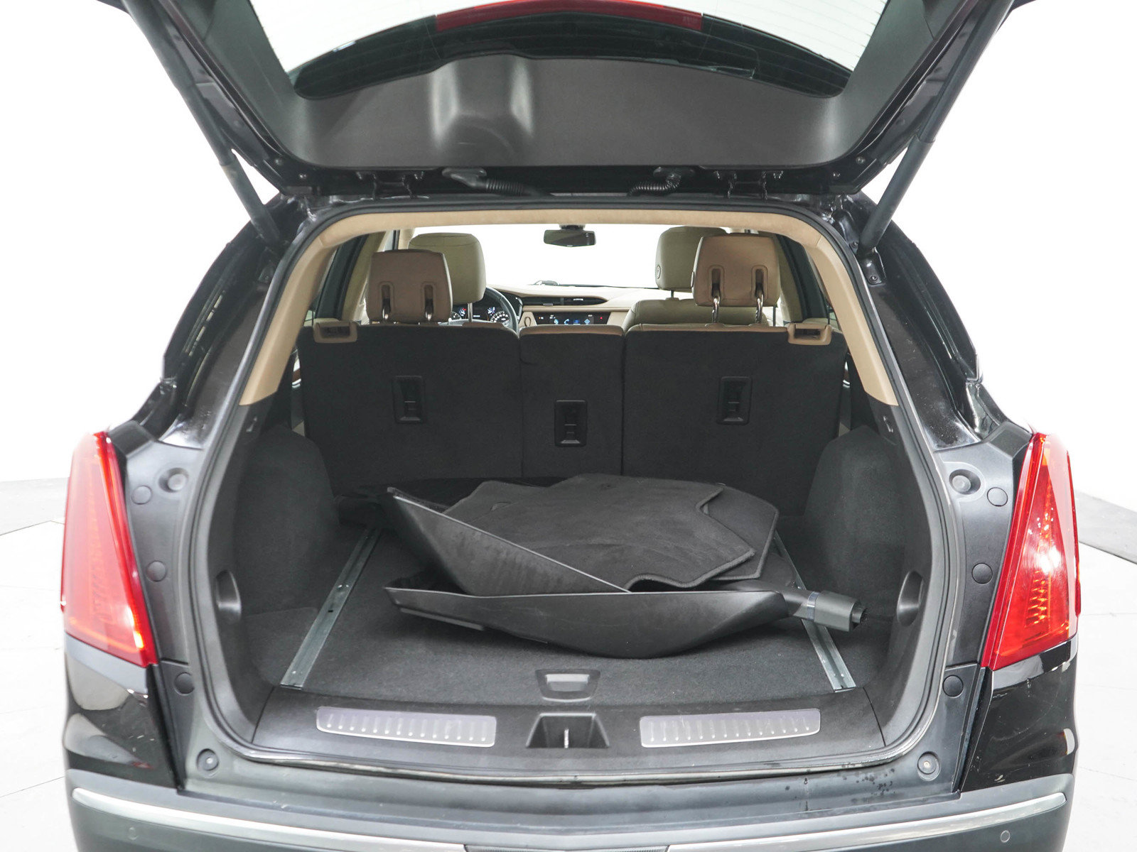Used 2018 Cadillac XT5 Platinum AWD/4WD image 15
