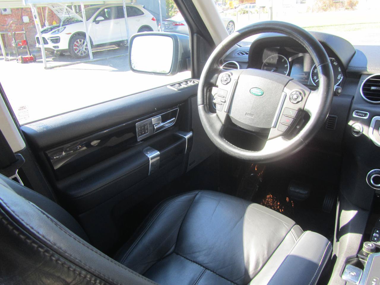Used 2011 Land Rover LR4 HSE LUX AWD/4WD image 12
