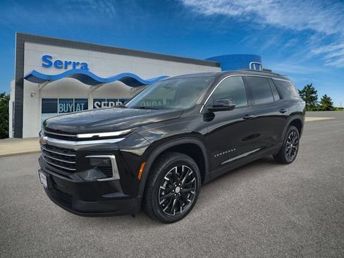 Used 2026 Chevrolet Traverse LT w/ Sun and Wheel Package FWD image 1
