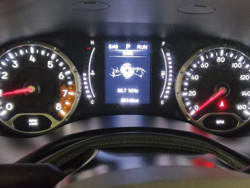 Used 2016 Jeep Renegade Latitude image 23