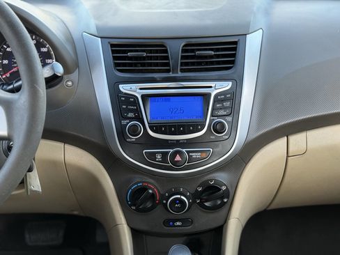 Used 2012 Hyundai Accent GLS image 17