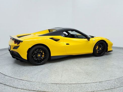 Used 2021 Ferrari F8 Tributo image 5