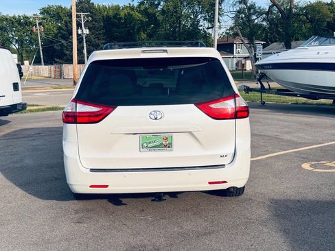 Used 2015 Toyota Sienna XLE w/ XLE Navigation Package FWD image 5