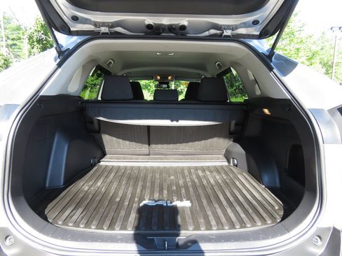Used 2020 Toyota RAV4 LE w/ All Weather Liner Package AWD/4WD image 17