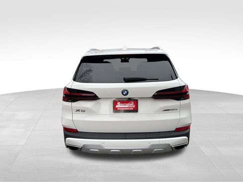 Used 2025 BMW X5 xDrive50e image 4