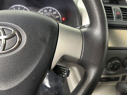 Used 2013 Toyota Corolla LE image 27