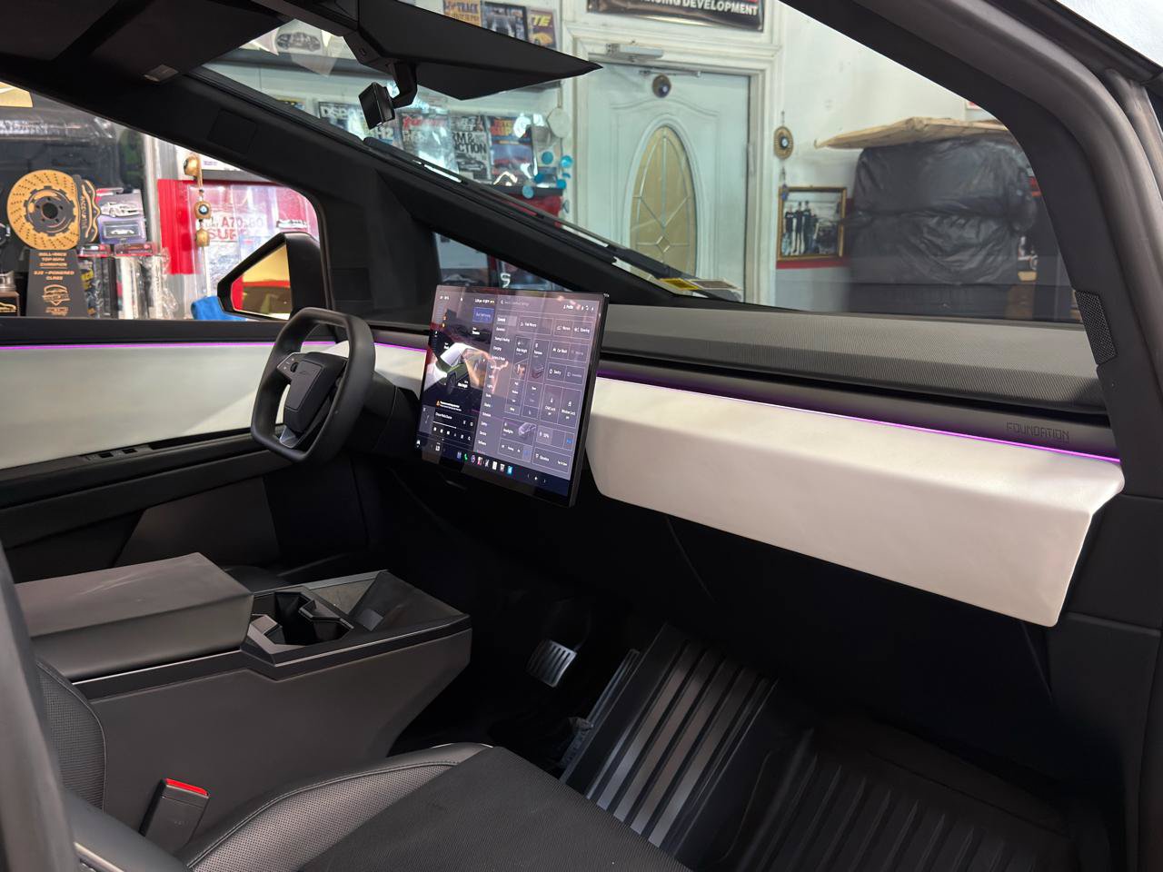 Used 2024 Tesla Cybertruck AWD Crew Cab image 16