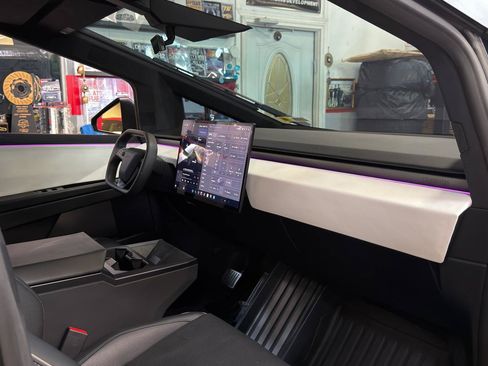 Used 2024 Tesla Cybertruck AWD Crew Cab image 16