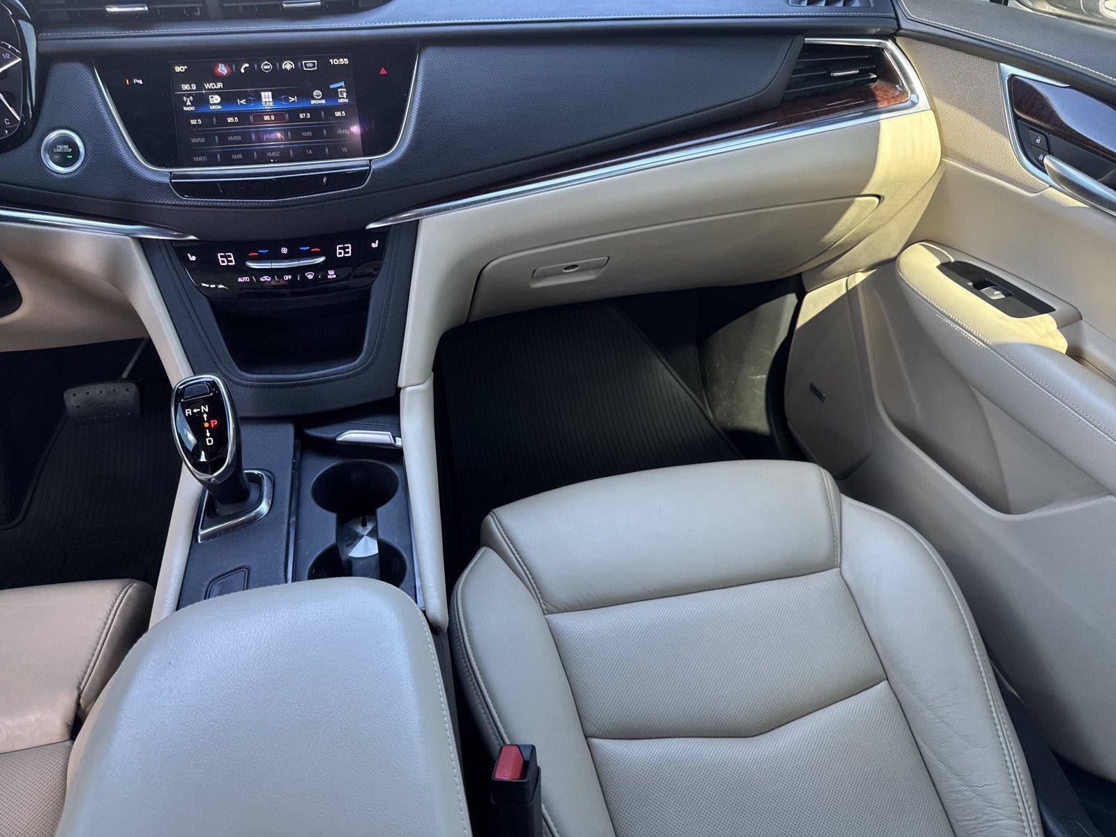 Used 2017 Cadillac XT5 Luxury w/ Driver Awareness Package FWD image 16