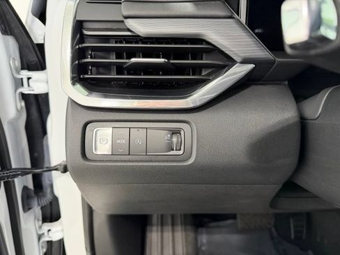 Used 2026 GMC Acadia Elevation w/ Elevation Premium Package FWD image 11