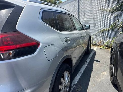 Used 2019 Nissan Rogue S w/ Special Edition Package FWD image 5