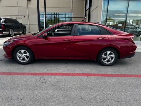 Used 2023 Hyundai Elantra SE FWD image 5