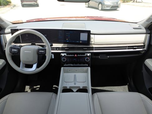 Used 2025 Hyundai Santa Fe Limited FWD image 17