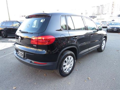 Used 2017 Volkswagen Tiguan S image 4
