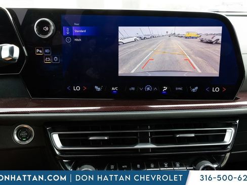Used 2025 Chevrolet Traverse Z71 AWD/4WD image 9