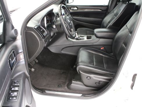 Used 2019 Jeep Grand Cherokee Overland RWD image 14