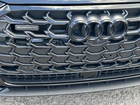 Used 2024 Audi A8 L 3.0T AWD/4WD image 11