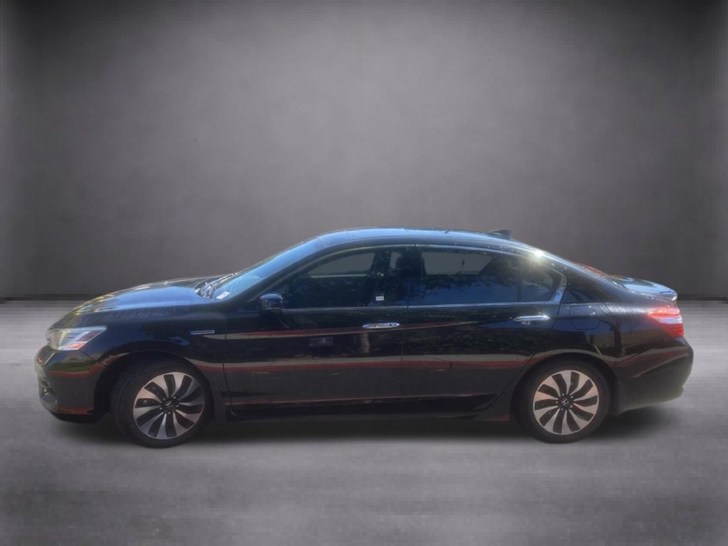 Used 2017 Honda Accord Touring image 5
