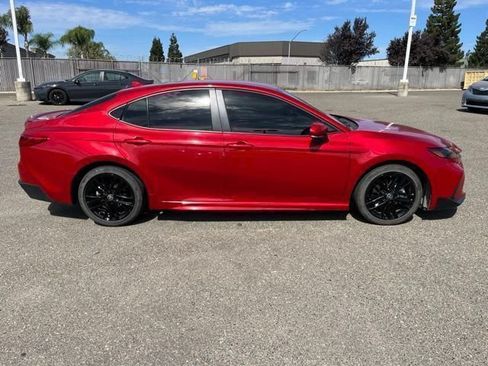 Used 2025 Toyota Camry SE FWD image 3