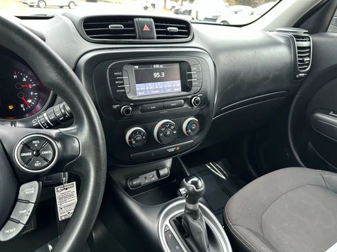 Used 2019 Kia Soul image 31