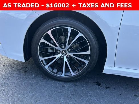 Used 2020 Toyota Camry SE image 9