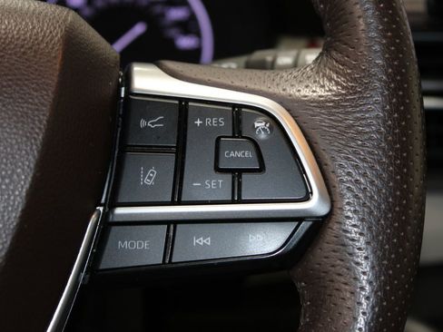 Used 2021 Toyota Sienna Platinum AWD/4WD image 47
