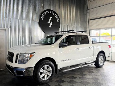 Used 2019 Nissan Titan SV w/ SV Convenience Package image 1