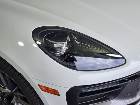 Used 2023 Porsche Macan Turbo AWD/4WD image 10