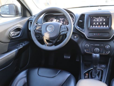 Used 2020 Jeep Cherokee Latitude Plus image 12