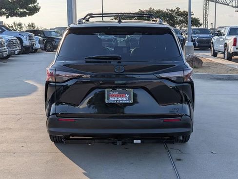 Used 2024 Toyota Sienna XLE Woodland Edition AWD/4WD image 7