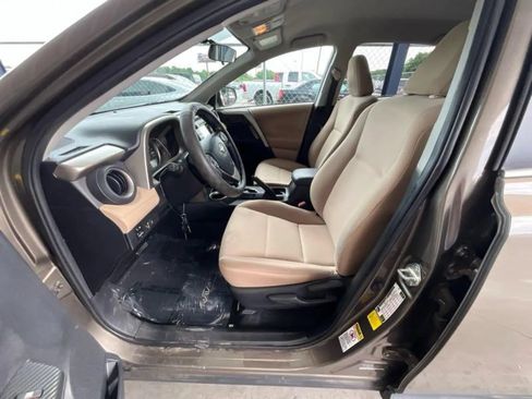 Used 2013 Toyota RAV4 LE FWD image 10